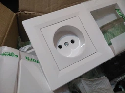 Розетка Schneider Electric Asfora без заземляющего контакта Белая с рамкой (EPH3000121) фото от покупателей 5