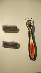 Бритва BIC Flex 5 Hybrid с 2 сменными кассетами (3086123534414) фото от покупателей 19