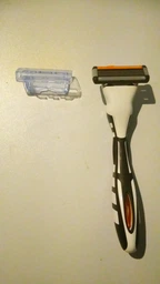 Бритва BIC Flex 5 Hybrid с 2 сменными кассетами (3086123534414) фото от покупателей 17
