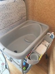 Пеленальный столик с ванночкой Chicco Cuddle & Bubble Серо-белый (79348.39) фото от покупателей 3