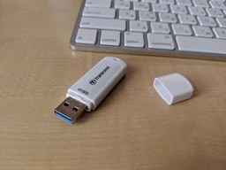 Флеш пам'ять USB Transcend JetFlash 730 128GB USB 3.1 Gen1 White (TS128GJF730)
