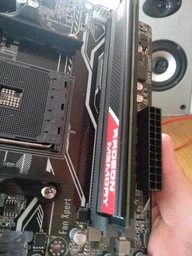 Оперативная память AMD DDR4-2400 8192MB PC4-19200 R7 Performance Series (R748G2400U2S)