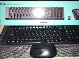 Комплект беспроводной Logitech MK220 RUS (920-003169) фото от покупателей 3