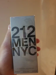 Туалетна вода для чоловіків Carolina Herrera 212 Men 50 мл (8411061896259) фото від покупців 9