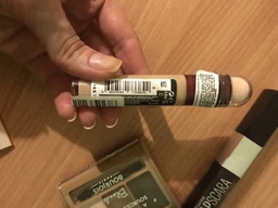 Консилер для кожи лица Maybelline New York Instant Eraser 07 Светло-бежевый 6.8 мл (3600531465247) фото от покупателей 10