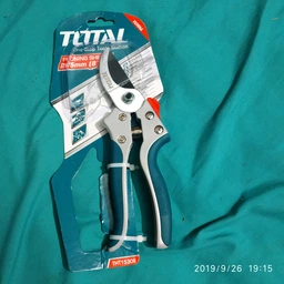 Секатор Total THT15308 205 мм