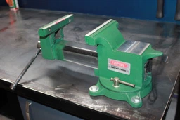 Тиски слесарные поворотные Toptul DJAC0106 6" 150 мм