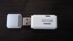 Флеш память USB Toshiba Hayabusa 32GB (THN-U202W0320E4) фото от покупателей 3