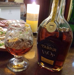 Коньяк Tavria VSOP 5 лет выдержки 0.5 л 40% (4820000620574_4823093700390) фото от покупателей 2