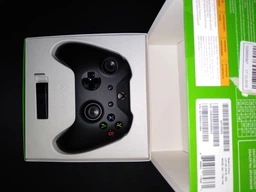 Беспроводной геймпад Microsoft Xbox One Controller Black + Wireless Adapter for Windows 10 (4N7-00003) фото от покупателей 19