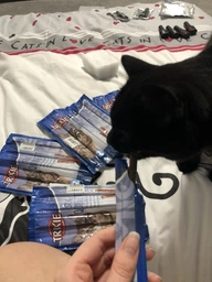 Ласощі Trixie Premio Sticks with Salmon & Trout для котів палички з лососем та фореллю 5 г 5 шт (4011905427256) фото від покупців 18
