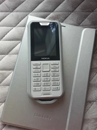 Мобильный телефон Nokia 800 Desert Sand фото от покупателей 9