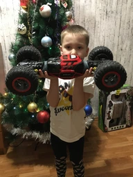 Машинка-трансформер Zhengguang на радіокеруванні трюкова з надувними колесами акумуляторна з пультом керування фото від покупців 13