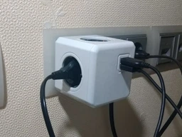 Розгалужувач мережевий Allocacoc PowerCube 4 розетки 2 USB Синій (1202BL/DEOUP)