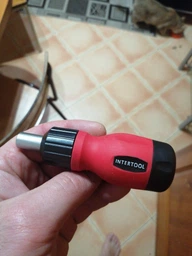 Отвёртка реверсивная Intertool с комплектом бит 6шт (VT-1009)