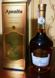Коньяк Одесский Коньячный Завод Аркадия 8 лет выдержки 0.5 л 40% (4820000945356) фото от покупателей 3