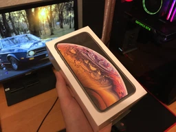 Мобильный телефон Apple iPhone Xs 64GB Gold (MT9G2) Официальная гарантия фото от покупателей 17