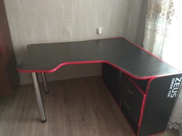 Геймерский угловой стол ZEUS™ IGROK-TOR, черный/красный фото от покупателей 11