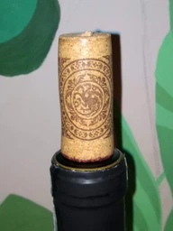 Вино Game of Thrones Pinot Noir червоне сухе 0.75 л 14.4% + Вино Game of Thrones Red Blend червоне сухе 0.75 л 13.9% (4820196540106)