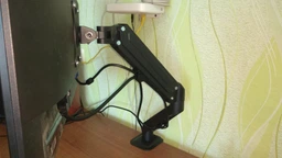Настольное крепление для монитора Brateck LDT25-C012 Black фото от покупателей 13
