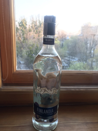Алкогольний напій Finlandia Чорна смородина 1 л 37.5% (5099873001875)