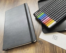 Подарочный набор Moleskine Art Скетчбук 13 х 21 см 104 страницы без линовки + 12 Цветных Акварельных Карандашей (8058647620404) фото от покупателей 3
