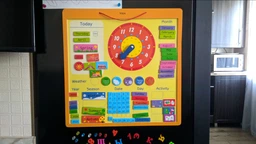 Магнитный календарь Viga Toys с часами на английском языке (50377)