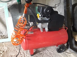 Компрессор 50 л, 1.5 кВт, 220 В, 8 атм, 206 л/мин. INTERTOOL PT-0003 фото от покупателей 7