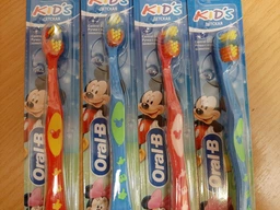 Зубная щетка для детей Oral-B Kids экстра мягкая (3014260286279)