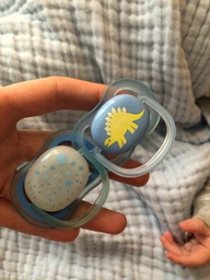Пустышка Philips AVENT Ultra Air Ночная 6-18 мес для мальчиков / нейтральная 2 шт (SCF376/21) фото от покупателей 9