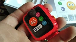 Детские смарт-часы Elari KidPhone 4G Red (KP-4GR); 1.3" (240х240) TFT сенсорный / MediaTek MT6572M / ОЗУ 512 МБ / 4 ГБ встроенной / камера 2 Мп / Bluetooth 4.0 / 4G, Wi-Fi, GPS, GLONASS, LBS, Wi-Fi / 54 х 42 х 15.4 мм, 68 г / 600 мАч / красный фото от покупателей 3