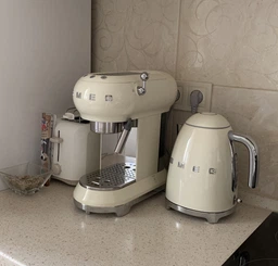 Кофеварка рожковая Smeg 50'S RETRO STYLE ECF01PBEU фото от покупателей 1