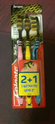 Зубная щетка Colgate Zig Zag с древесным углем средней жёсткости 3 шт (8718951305212) фото от покупателей 6