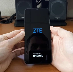 Мобільний телефон ZTE Blade A7 2/32GB Black фото від покупців 7