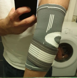 Фиксатор для локтя LiveUp Elbow Support L/XL (LS5781-LXL) фото от покупателей 4