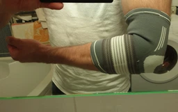 Фиксатор для локтя LiveUp Elbow Support L/XL (LS5781-LXL) фото от покупателей 3