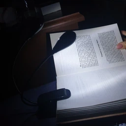 LED мини лампа Light светильник на прищепке клипсе для чтения книг фото от покупателей 11