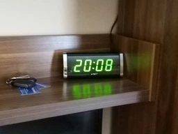 Электронные проводные цифровые часы VST 730 фото от покупателей 13