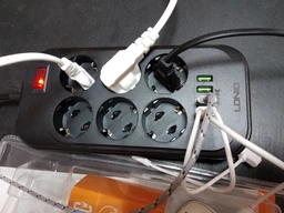 Сетевой удлинитель LDNIO SE6403 на 6 розеток 4 USB 2м Black фото от покупателей 12