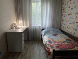 Стол письменный в кабинет, в детскую комнату из ДСП Студент Симпл Сокме белый фото от покупателей 17