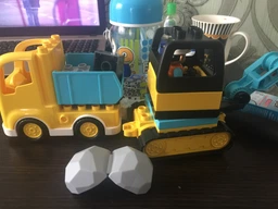 Конструктор LEGO DUPLO Town Вантажівка та гусеничний екскаватор 20 деталей (10931) фото від покупців 15