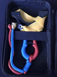 Металева мисливська ударна тактична рогатка DEXT Red / Blue з чохлом для зберігання фото від покупців 1