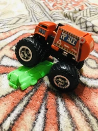 Базовая коллекционная машинка-внедорожник Hot Wheels серии Monster Trucks 1:64, в ассортименте 1 шт (FYJ44) фото от покупателей 18