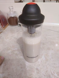 Портативний міксер капучинатор для вершків та молока Milk Frother спінювач молока з Чашею 450мл. та Подвійним вінчиком + 2 батарейки Чорний фото від покупців 11