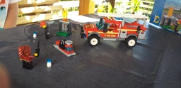 Конструктор LEGO City Грузовик начальника пожарной охраны 201 деталь (60231)