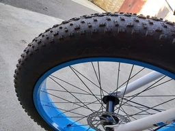 Велосипед E-motion Fatbike 26"х4.0 бело-синий (F-WHITE-BLUE)