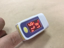 Пульсоксиметр Pulse Oximeter 303 C Напалечный Беспроводной портативный пульсометр и оксиметр цифровой Сине/Желтый + батарейки в подарок (662 V) фото від покупців 2