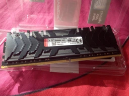 Оперативна пам'ять HyperX DDR4-4000 8192MB PC4-32000 Predator RGB (HX440C19PB3A/8) фото від покупців 3