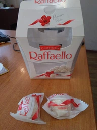 Цукерки Raffaello 150 г (8000500023976) фото від покупців 16