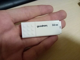 Флеш-накопичувач USB 32GB GOODRAM UME2 White (UME2-0320W0R11) фото від покупців 1